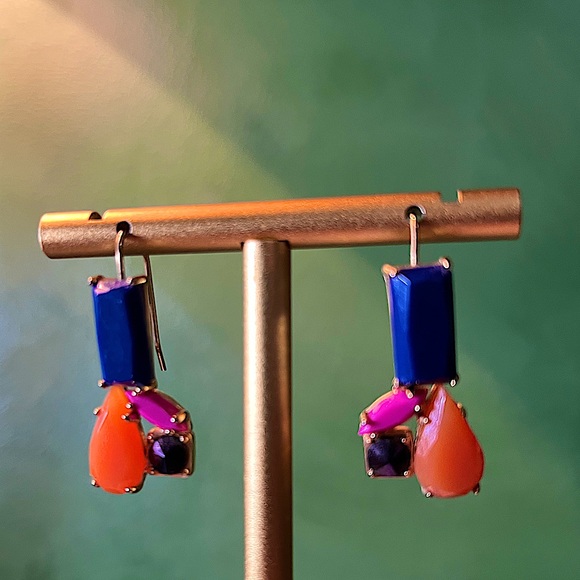 NEW TRINA TURK MULTI COLOR RESIN & GOLD EARRINGS - Picture 1 of 4
